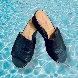 Gentle Souls by Kenneth Cole Softest Leather Slides